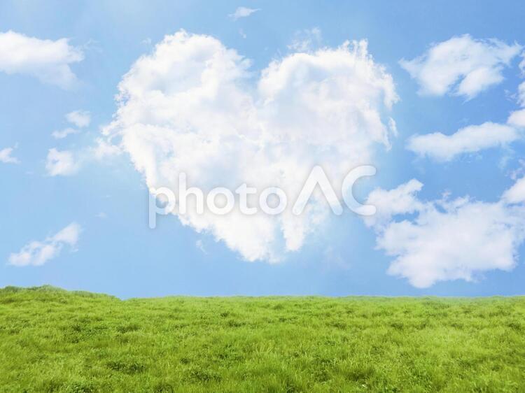 心形的雲，藍天和綠色, 心臟, 雲的心臟, 心臟形, JPG